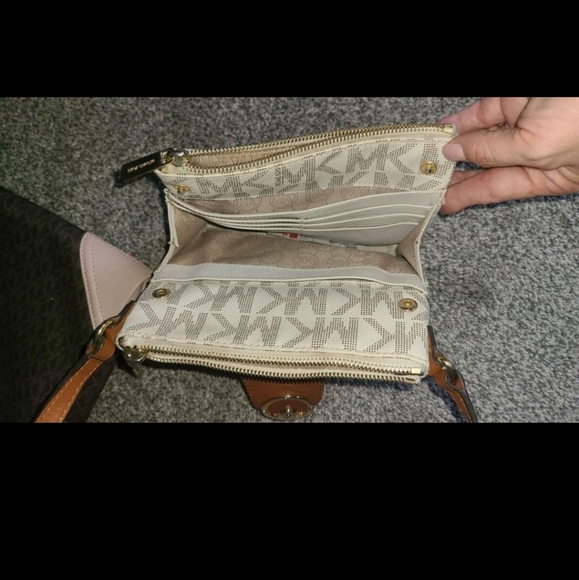 Michael Kors Crossbody - Picture 2 of 3